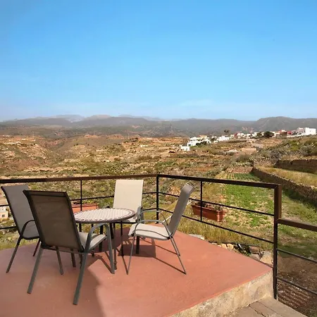 Esperanza Nyaraló *